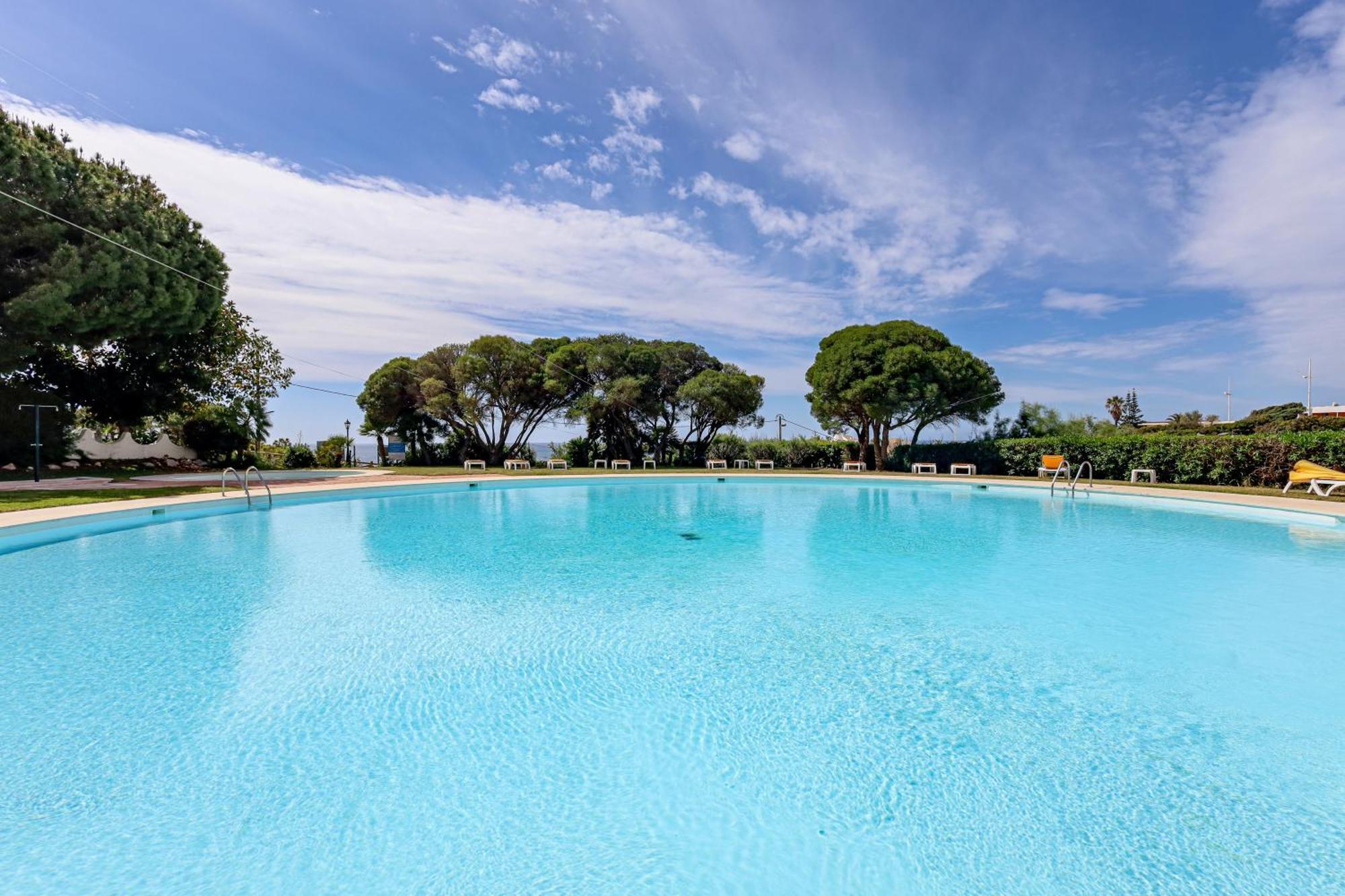 Apartment With 2 Bedrooms, 2M To The Beach Armação de Pêra Exterior foto